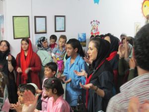 جشن گروه سیب سرخ در بخش اطفال: عکس شماره 10 / 12